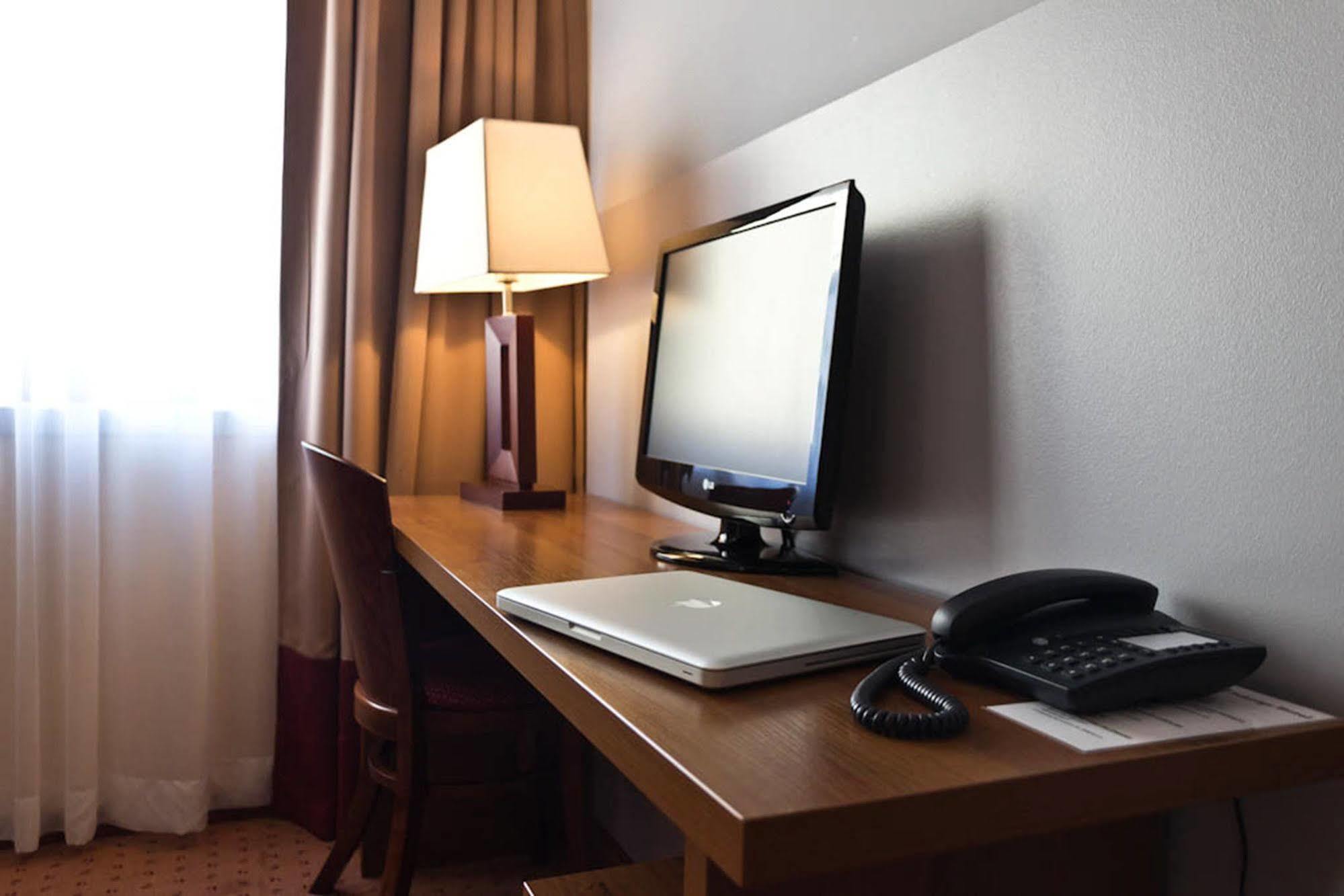 Ivbergs Hotel Messe Nord เบอร์ลิน ภายนอก รูปภาพ