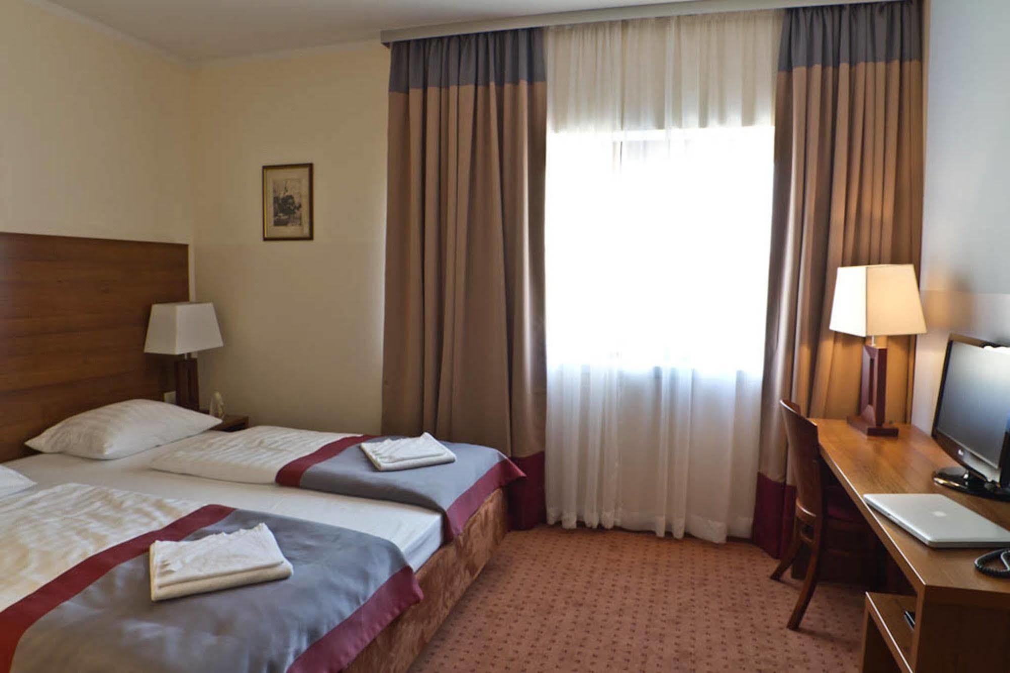 Ivbergs Hotel Messe Nord เบอร์ลิน ภายนอก รูปภาพ